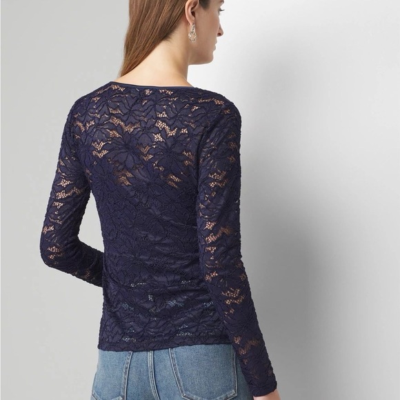 NWT White House Black Market Navy Lace Crew Nexk Top Size Medium - Picture 2 of 15